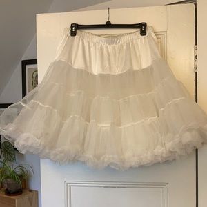 ModCloth Voluminous Tulle Petticoat 1x/2x